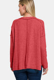 Zenana Full Size Exposed Seam Brushed Round Neck Sweater (Pull à col rond brossé à coutures apparentes)