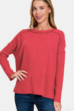 Zenana Full Size Exposed Seam Brushed Round Neck Sweater (Pull à col rond brossé à coutures apparentes)